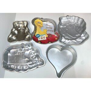 Lot of 5 Vintage Cake Pans Teddy Bear & Wilton Big Bird Thomas Tank Heart '80-90